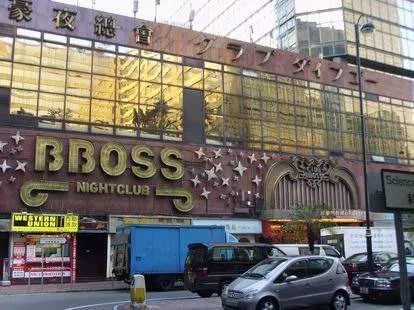 这首歌题材大胆叫好叫座,作者却被标签为"色途老马".