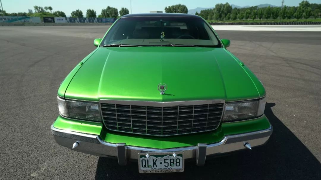 杀手公开课电影中驶出的美式豪车凯迪拉克弗雷特伍德