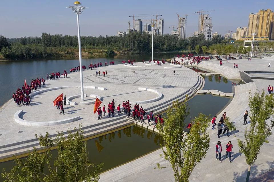 站在云端看冠县最新的这个广场是什么感觉快打开看看