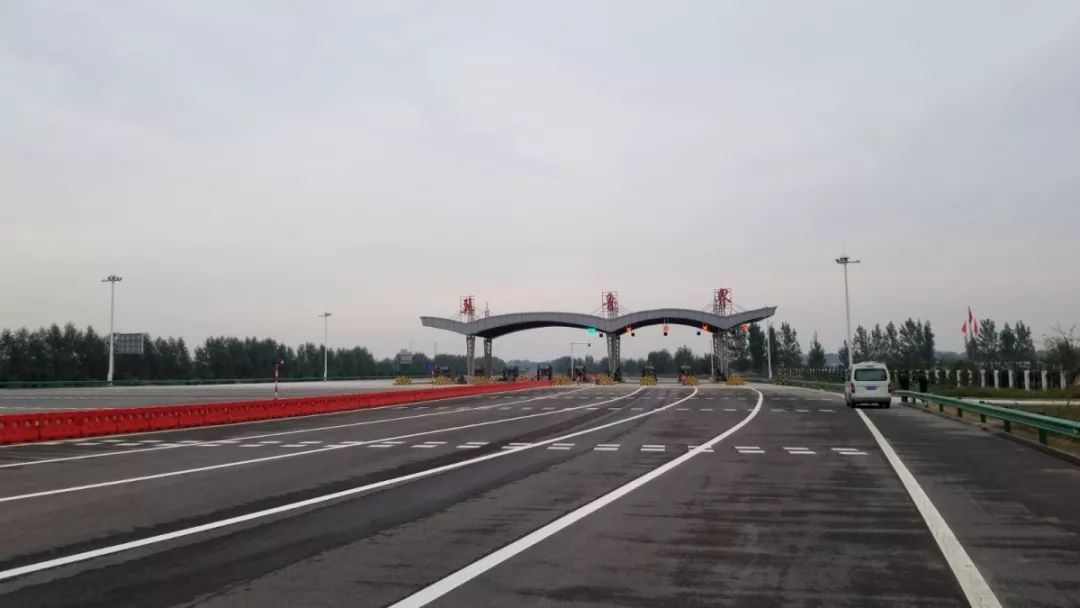 这条高速公路的贯通,对疏导过境和区域交通,加快邯郸中东部的发展