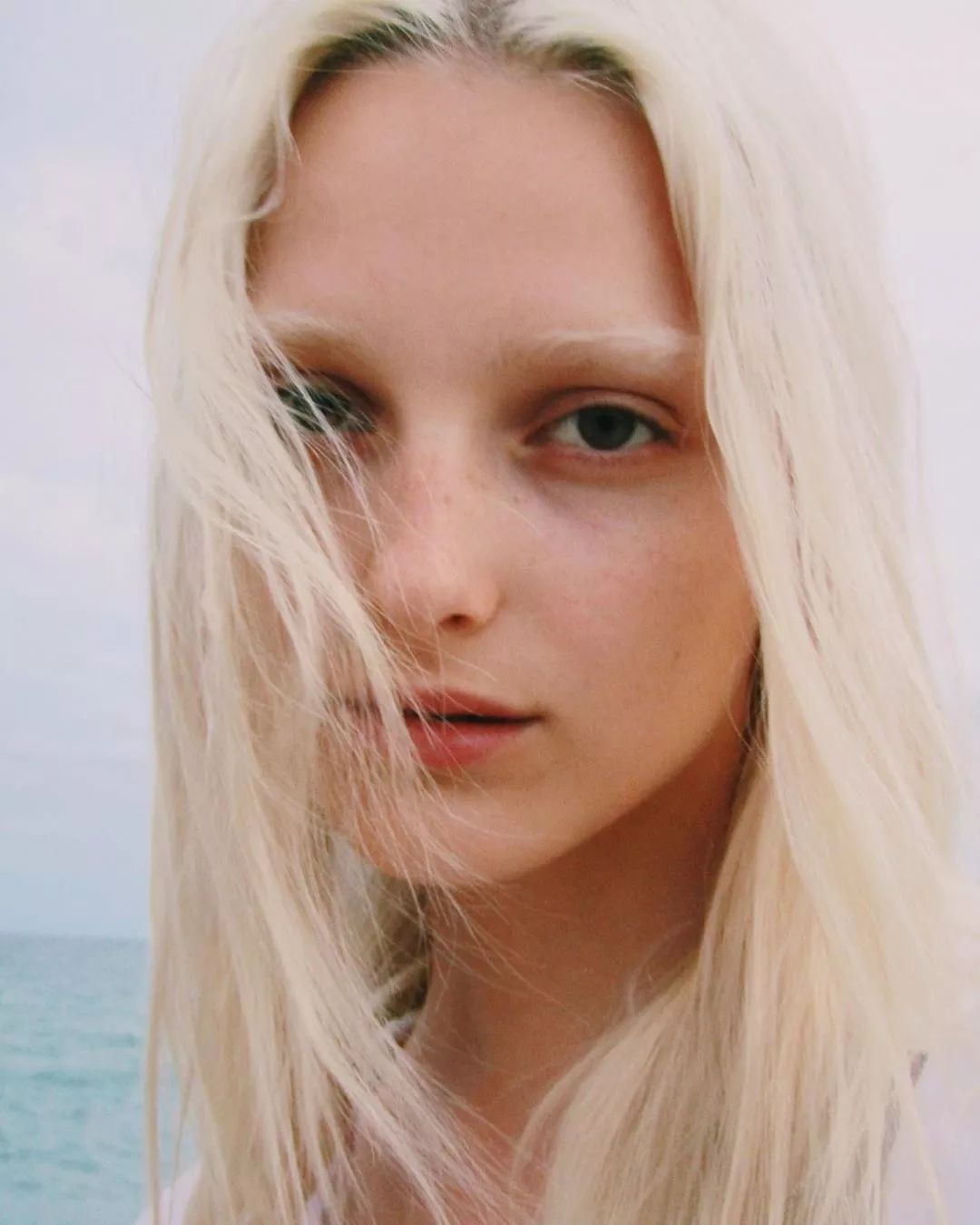 16岁的你还在写作业,17岁的她却把秀都走腻了?_sofia