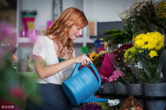 不要小瞧那些养花种草的女人