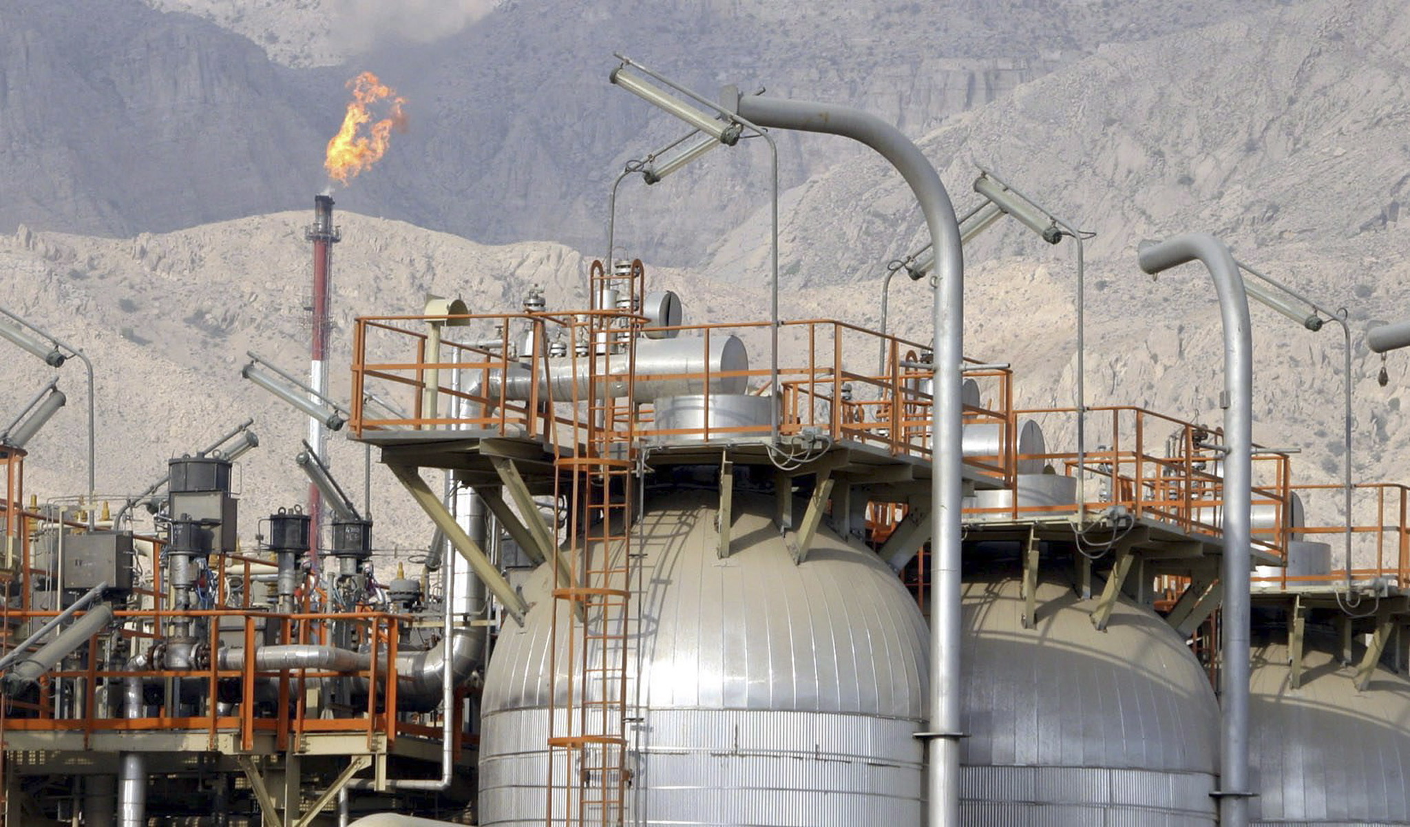 伊朗发现大型油气田 预计带来400亿美元收入