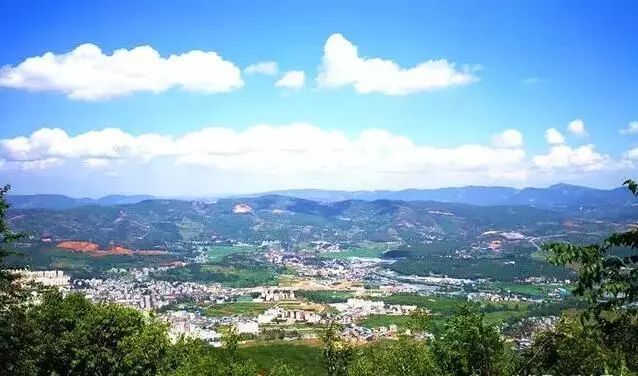 “地球伤疤”长什么样?风光旖旎的武定告诉你!_狮子山