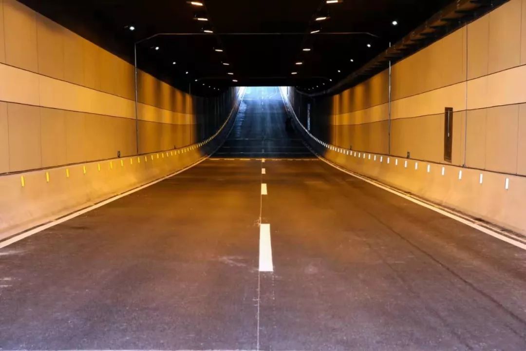 金海公路下穿南奉公路地道今天起试运行啦!