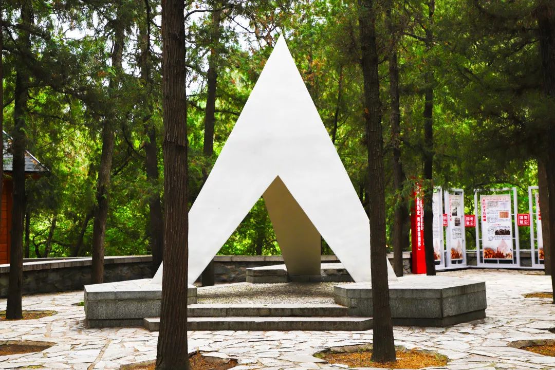 【红色旅游】铭记历史,追忆过往,一二·九运动纪念亭缅怀北平大中学生