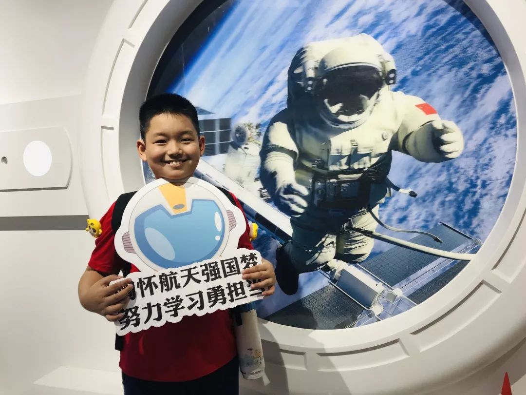 南粤雏鹰活动风采小小宇航员探索太空的奥秘