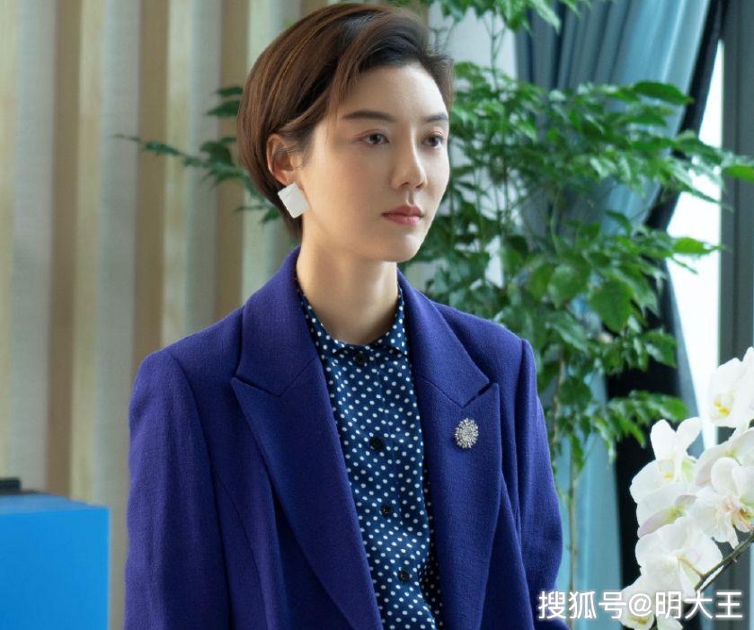 顾思思对陆江涛的爱恋是隐性的,她不知道陆江涛是她同父异母的亲哥哥