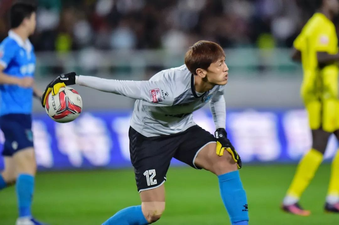 投票李亚楠入选9月最佳门将候选快来为他投票吧