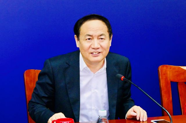 特级教师,正高级教师教育专业化成就智能时代的未来学校0461冯志刚