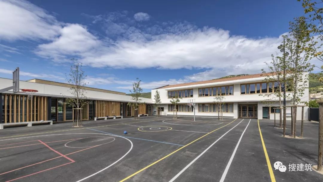 设计国外小学建筑漂亮的石材立面