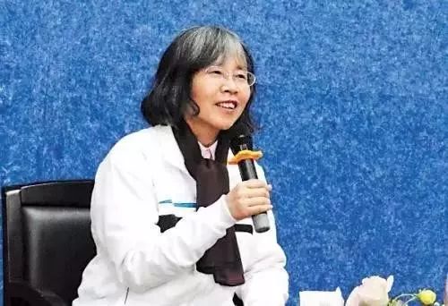 2001年,北京,残雪在中日女作家会议上她深受西方现代派文学的影响