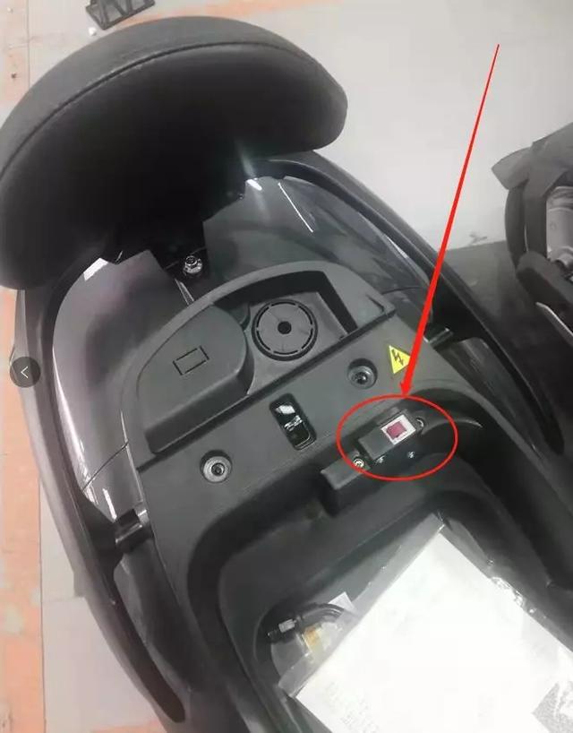 电动车居然还有一个空气开关跑不远的原因就是这个