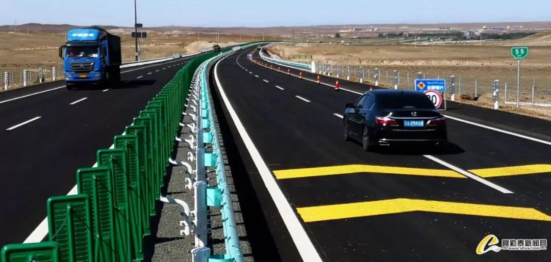 10月15日起国道216线富蕴五彩湾公路通车