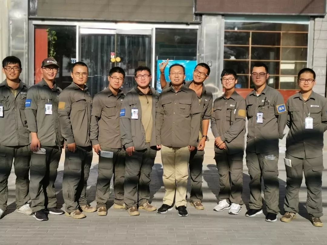 用北斗高精度引航钢铁雄狮的测绘学子回来啦