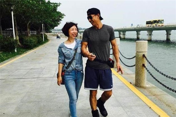 亮剑骑兵连进攻铁血硬汉坚持到最后剧外生活更让人羡慕