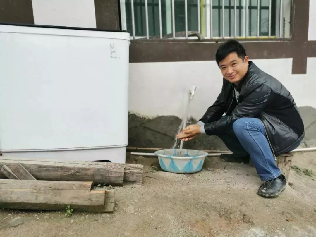 鞭炮放起来 掌声响起来 荔波水瑶新村通水啦!