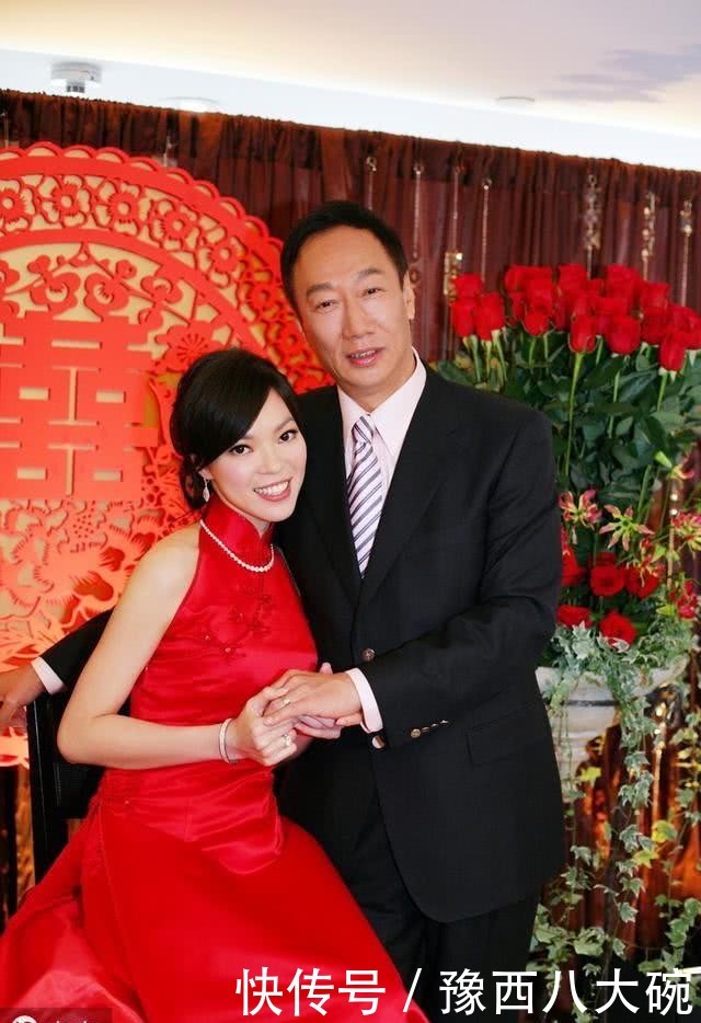 郭台铭小24岁爱妻露面大气温婉风采依旧气质不输名媛