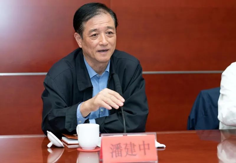 潘建中在讲话中指出,市卫健委认真贯彻市委关于主题教育的部署要求