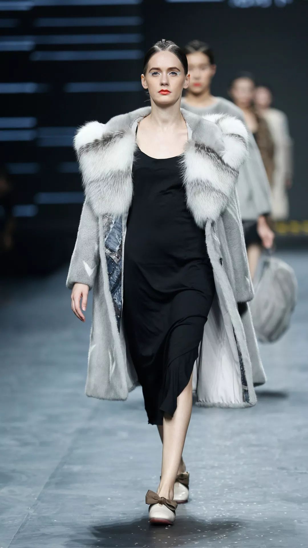 宁波时尚节丨余姚裘皮服饰品牌"范诗卡",匠心打造,精貂细作_服装