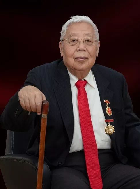 第一代女拖拉机手作品三李金忠 86岁 新中国第一代飞行员作品四周秀文