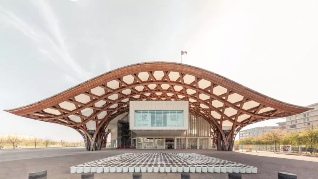 世界最大木结构建筑历时5年耗资22亿由普利兹克奖的得主坂茂操刀