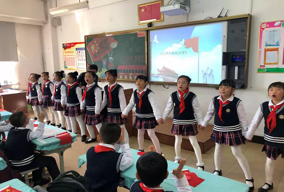 新浑南新动态浑河站中心小学开展我是光荣的少先队员主题系列活动