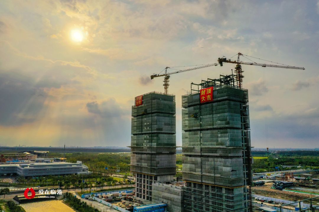 大楼封顶临港新片区冰雪之星全新亮相