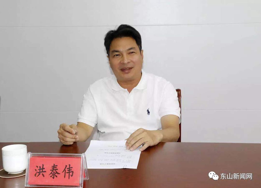 摸实情谋良策洪泰伟到各套班子调研走访