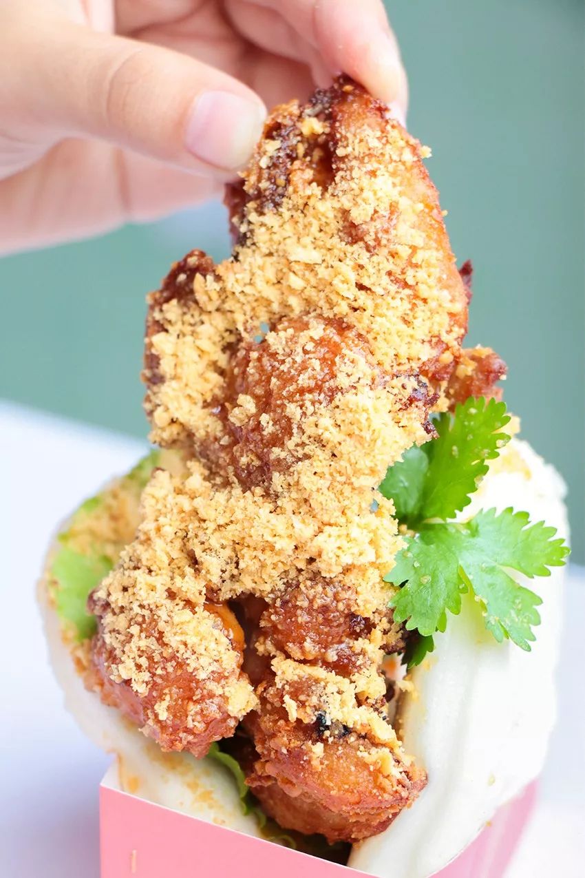 8元/个!西街爆出会拉丝的「芝士大鸡腿」,就藏在路边15㎡小店里!