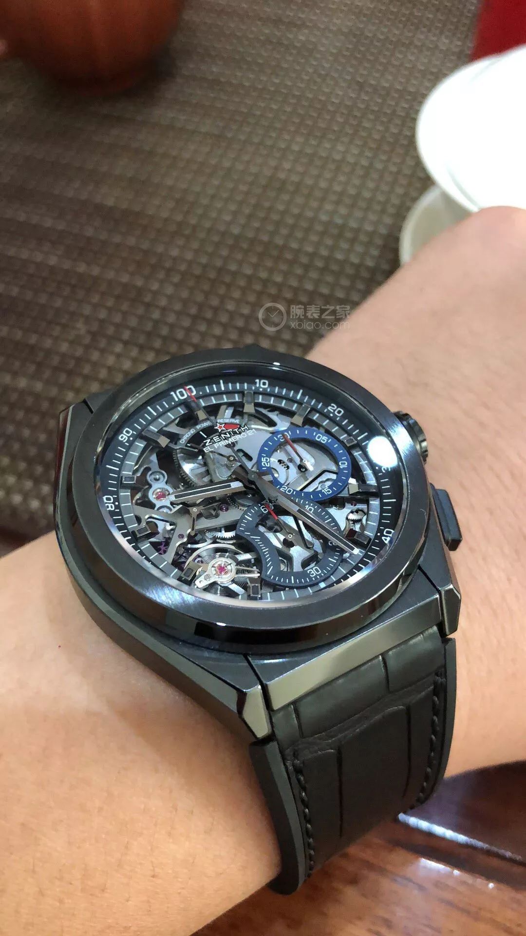 镂空表盘机械感十足真力时defy陶瓷款