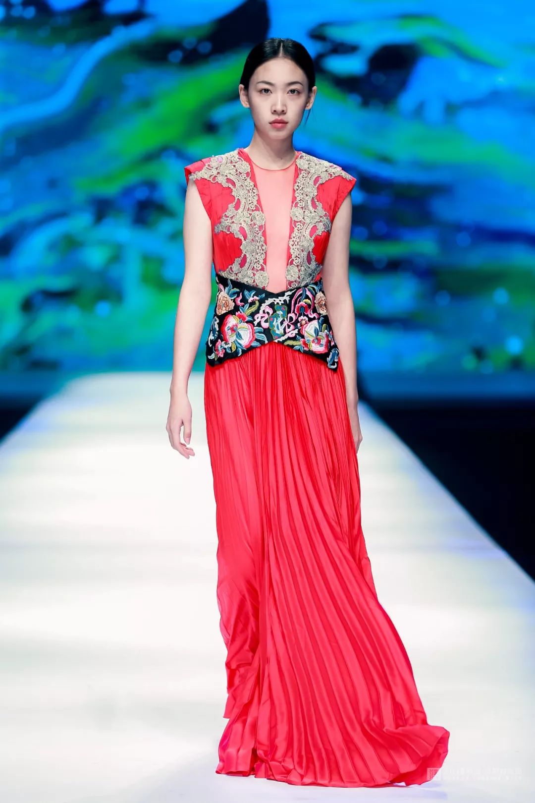 张肇达曾两次捧得中国服装设计最高奖"金顶奖",在此期间也从未停止