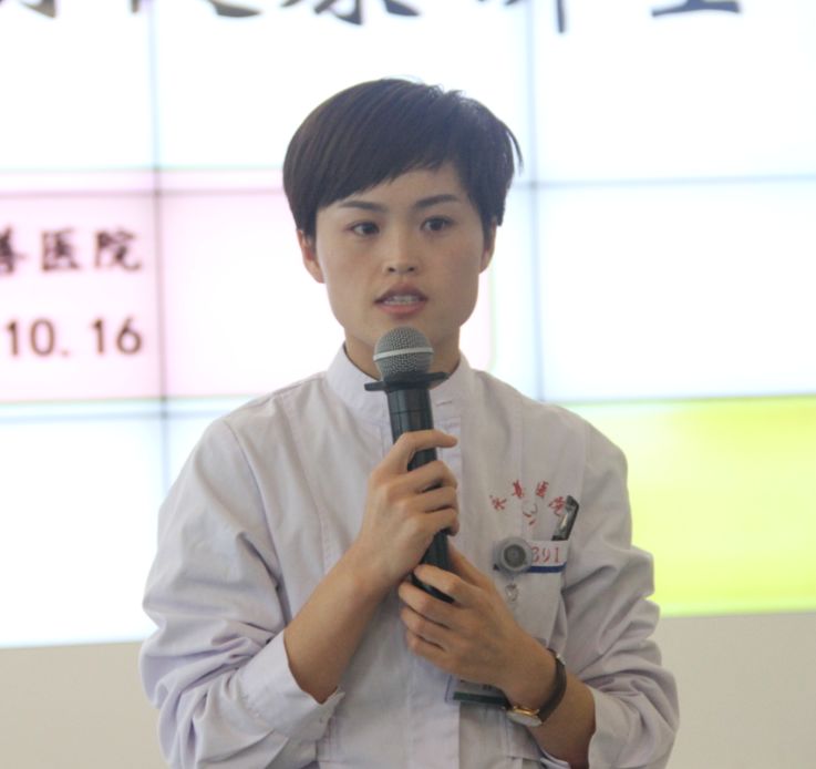 心理健康专职咨询师——张巧玲首先,张老师抛砖引玉讲了一个真实的