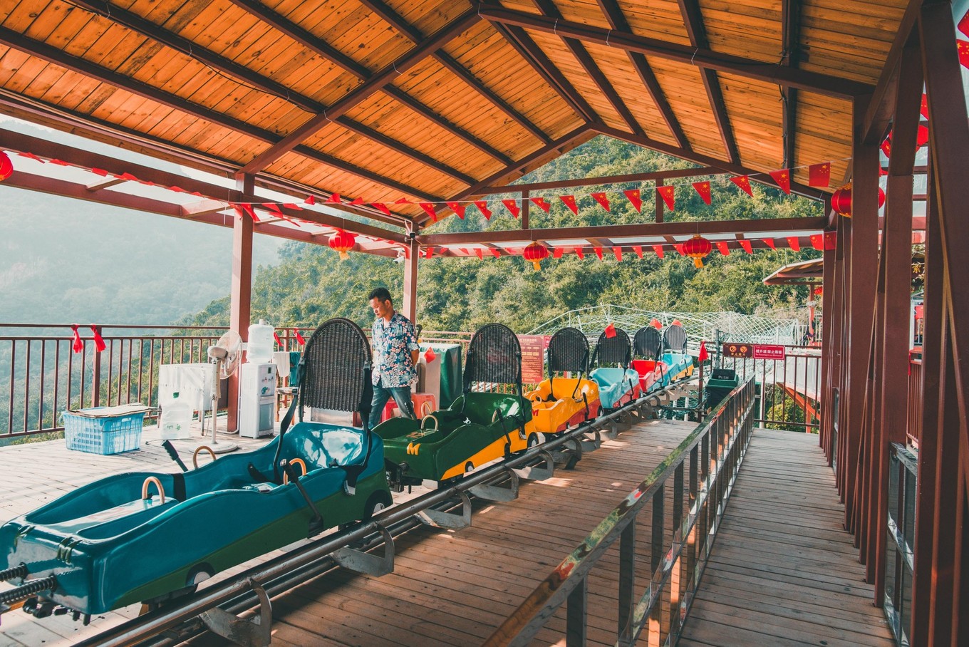 纵横山野,丛林飞车来了拿到证书的那一刻,我战胜的不光是飞龙蹦极