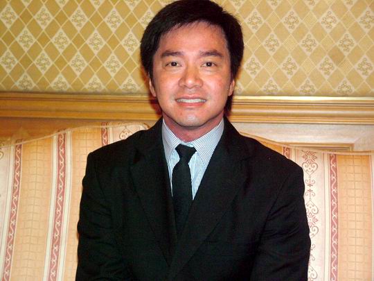 他是著名导演,恋上林心如后与结婚十年妻子离婚,相恋8年又分手