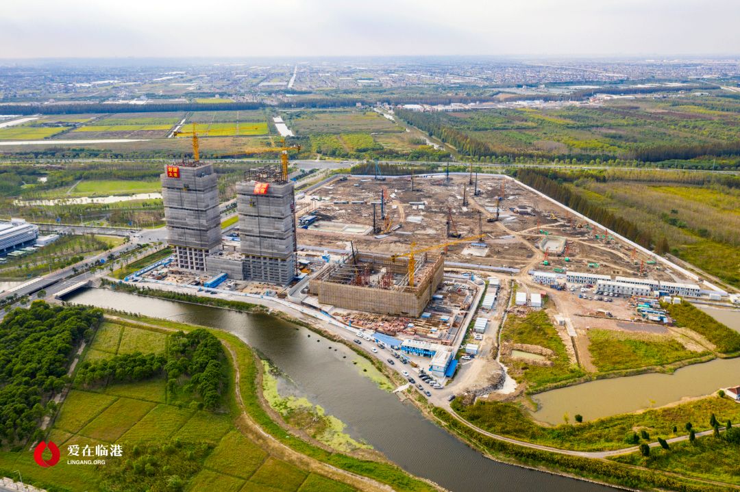 大楼封顶临港新片区冰雪之星全新亮相