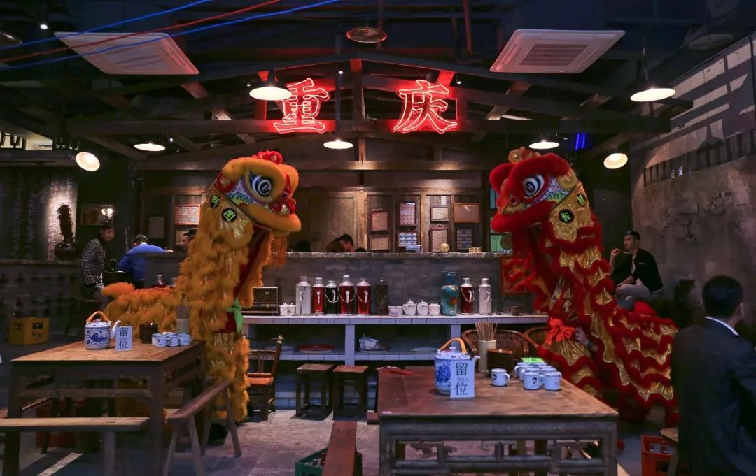 解放碑下一个网红景点!重庆老饭馆"饭粑跎"回来了