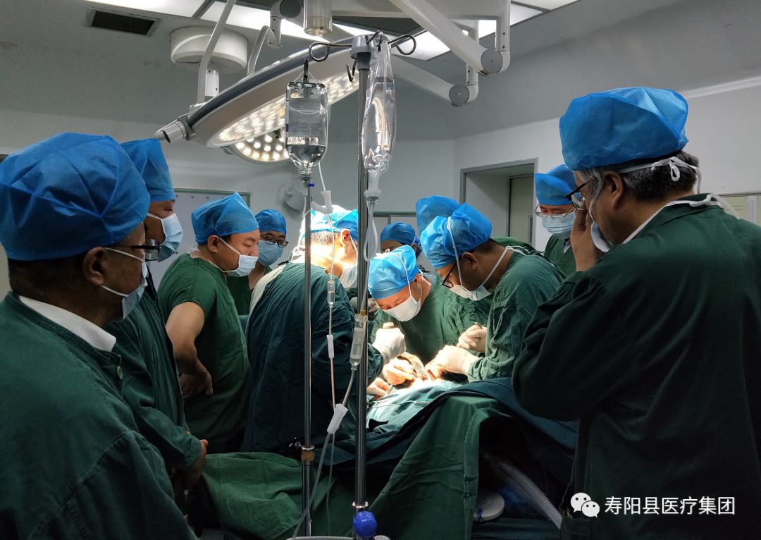 民,郝解贺,王小波赶来了,县政府副县长赵砚博和集团其他领导陈宏星,弓