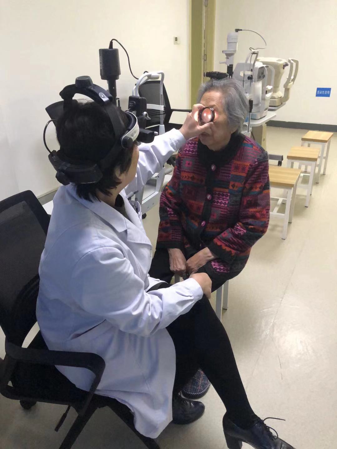 华厦眼科医院助耄耋眼底病患者重获光明又一例疑难眼病获得救治