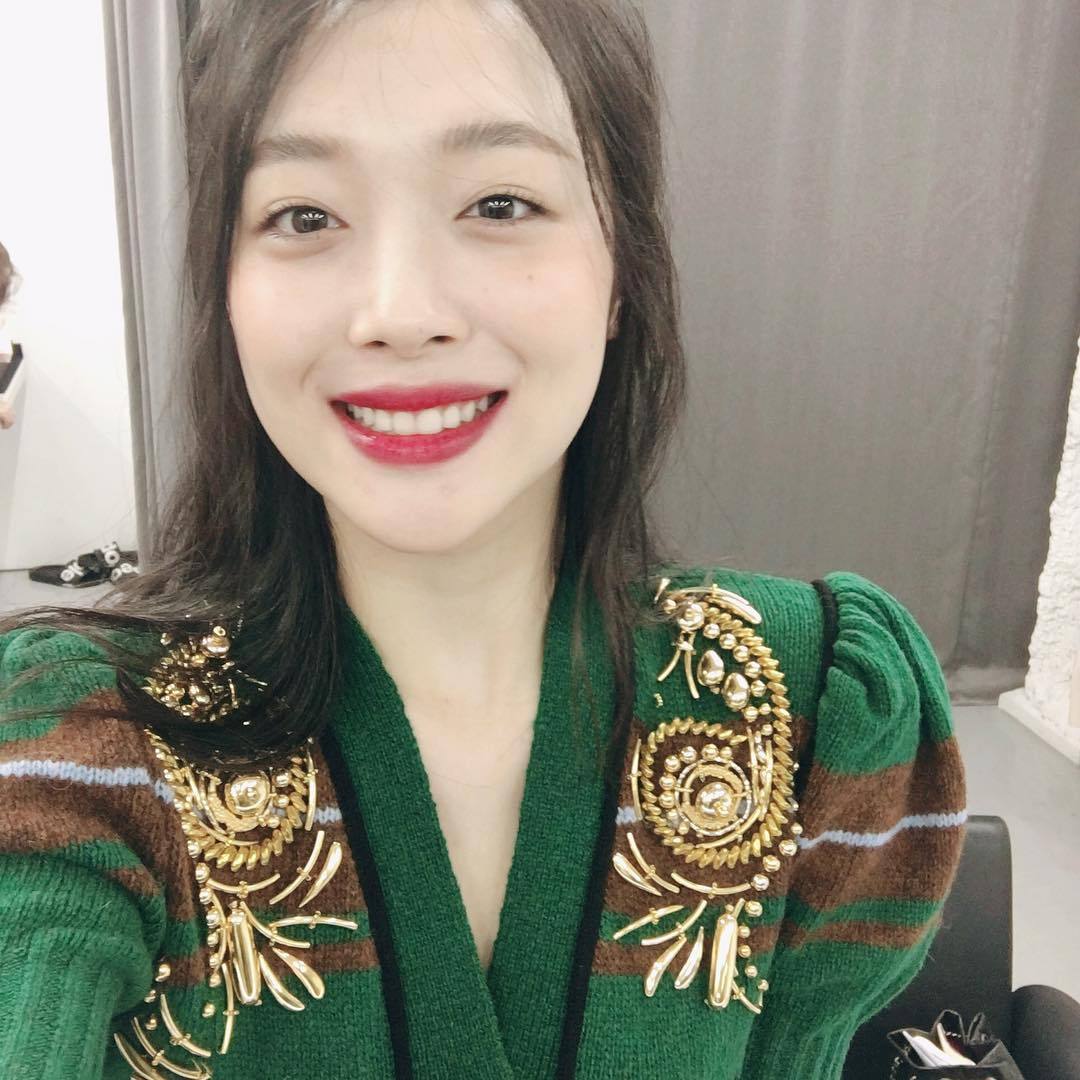 雪莉非公开葬礼,宋茜具荷拉等人前往吊唁_iu