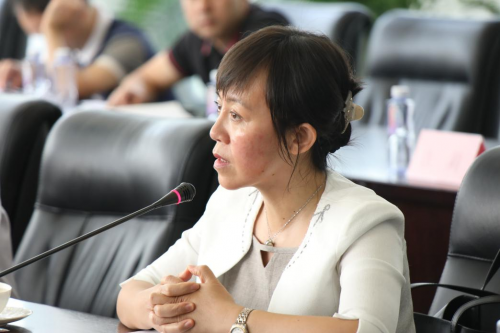 会上,副市长卓英子就北海的区位优势,城市环境,产业规划,发展路径