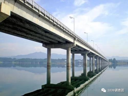 独柱墩桥上的不可承受之"重"_桥梁