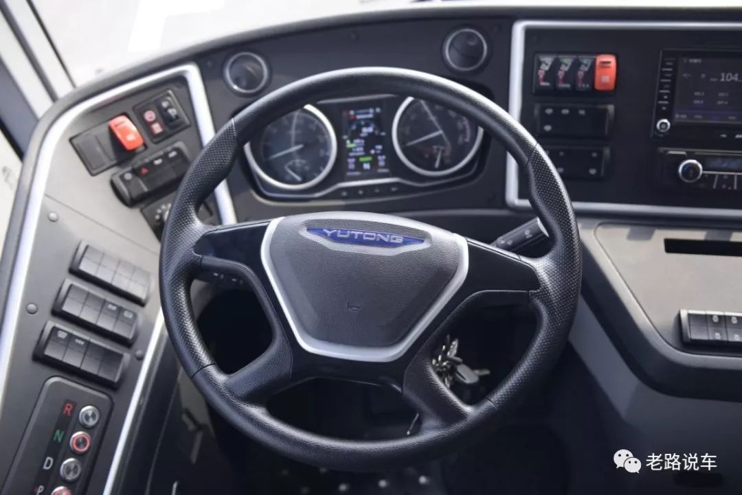大运量高智能更人性看新款宇通e10i内饰