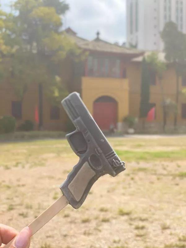 和"老爷车款"3种造型有"建筑款""mini手枪款"讲武堂这次推出的雪糕据