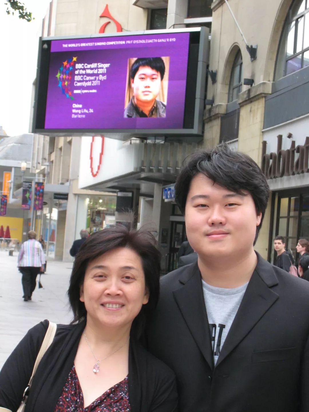 陈星和王立夫面对基础参差不齐的声乐专业学生们,她凭着认真负责的