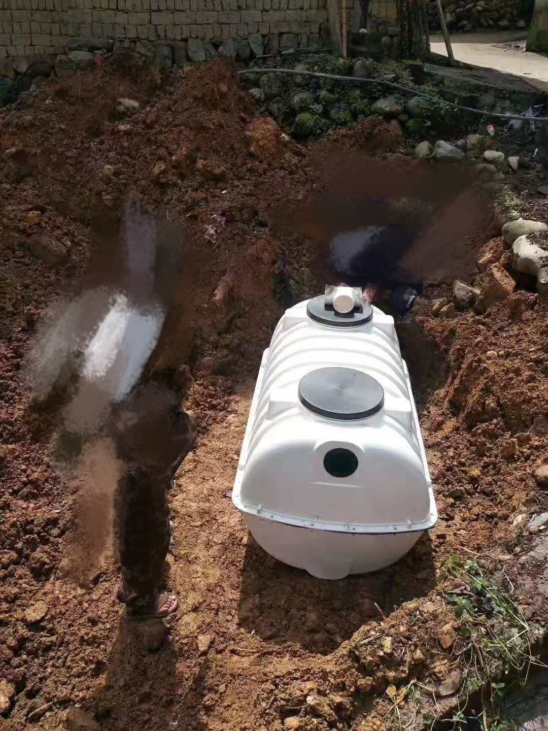 新农村厕所改造化粪池厂家农村生活污水面广量大,已逐渐成为一些地区