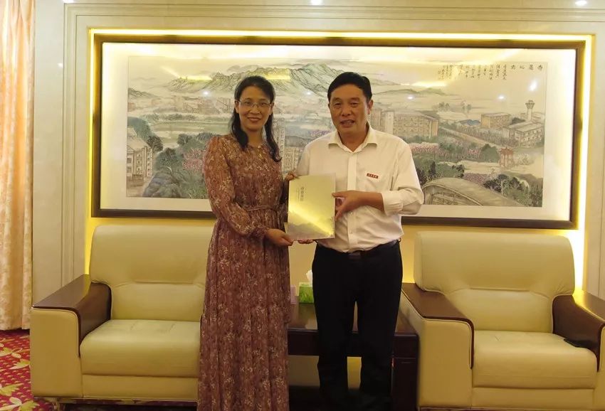 奇迈快讯 | 王耀华书记会见获全国表彰的四位校友
