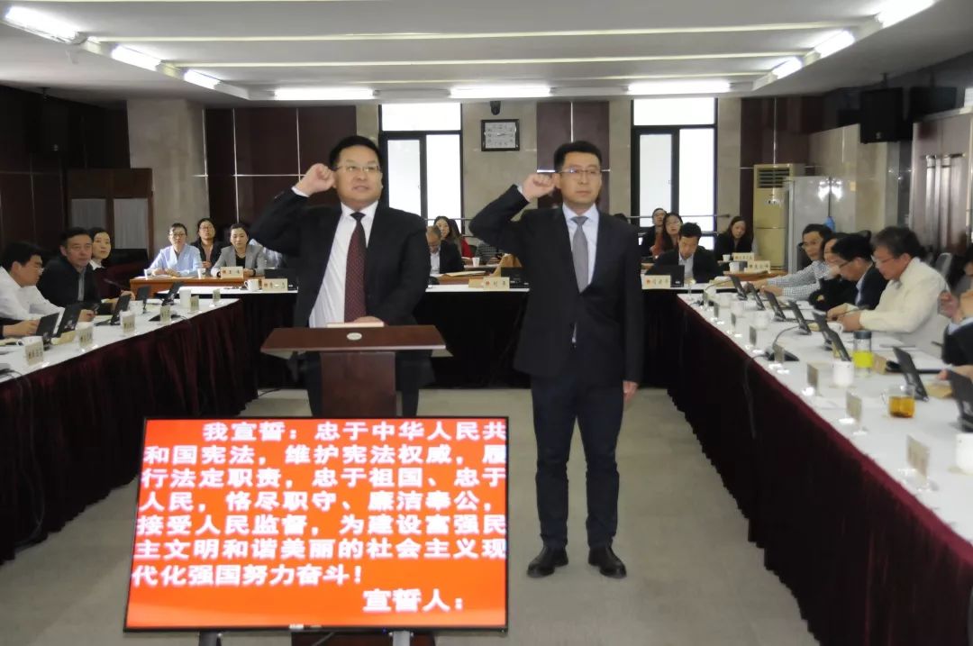 会议同意胡晓健同志辞去区人大常委会副主任职务,秦志刚