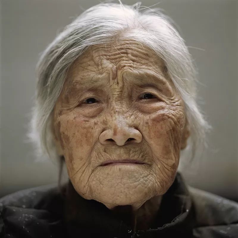 与时间赛跑,他拍下100多位100岁的中国最帅真爷们儿!