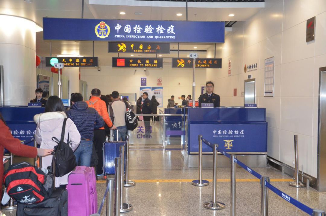 华男回国手戴1900万名表,被海关当场拦下!